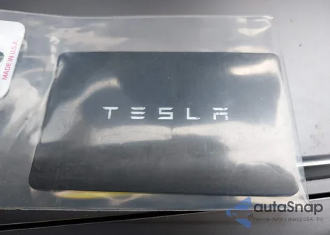 2022 Tesla Model Y Performance Dual Motor All-Wheel Drive z USA, uszkodzony, nr VIN 7SAYGDEF1NF375183